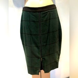 Akris Punto Green and Black Windowpane Skirt. Size 4